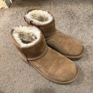 Ugg mini boot